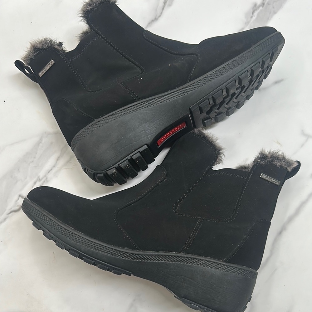 Khombu Black Ankle Boots Sleek Design